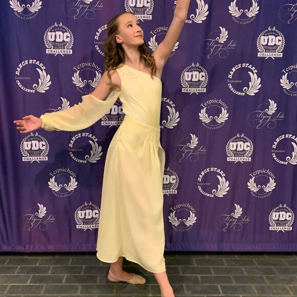 Light yellow lyrical dress - Picture 1 of 5